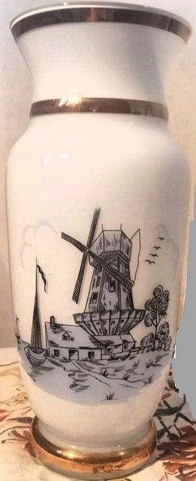 Продам антикварную большую немецкую фарфоровую вазу.