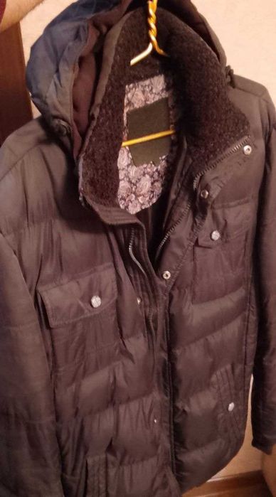 Продаю мужскую зимнюю куртку пуховик размер 54