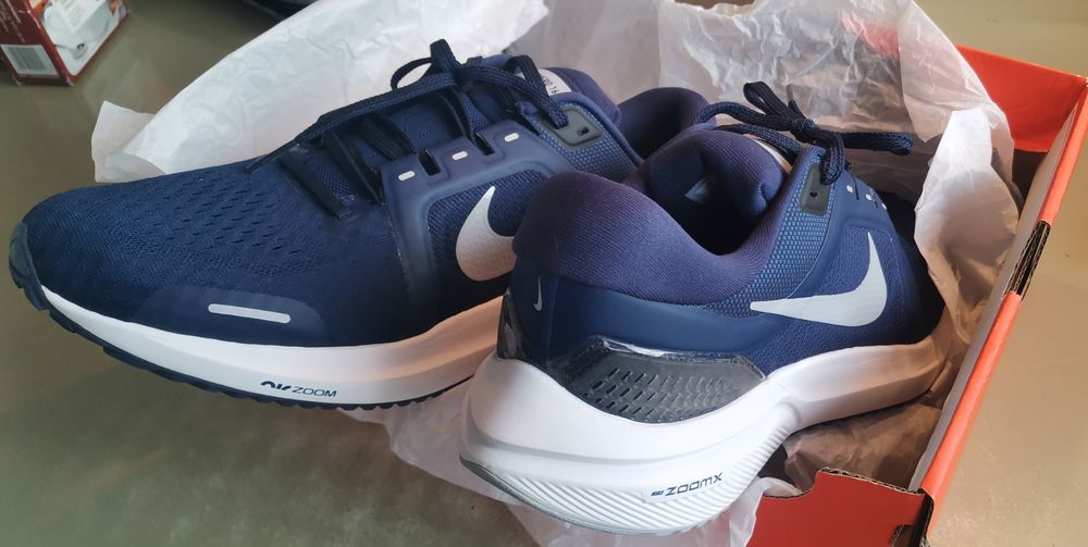 NIKE Air Zoom Vomero 16, mas 44
