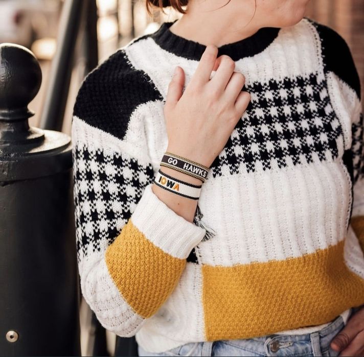 Черный+желтый свитер с цветными блоками