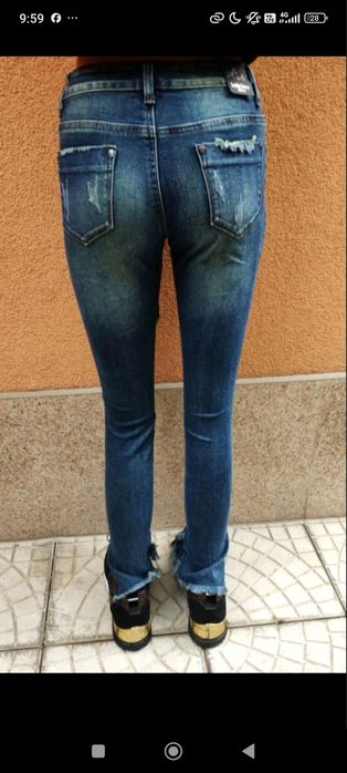 Пънк дънки 
Размер ХС
Цена : 25лв