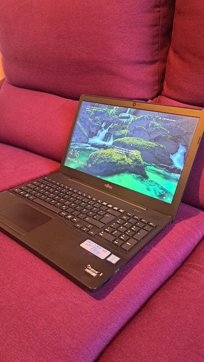 Laptop Fujitsu Lifebook A556 i5 gen.6 SSD 8GB Ram