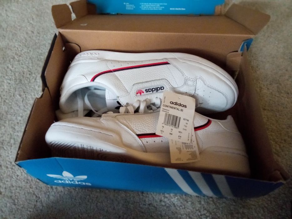 Чисто нови обувки ADIDAS