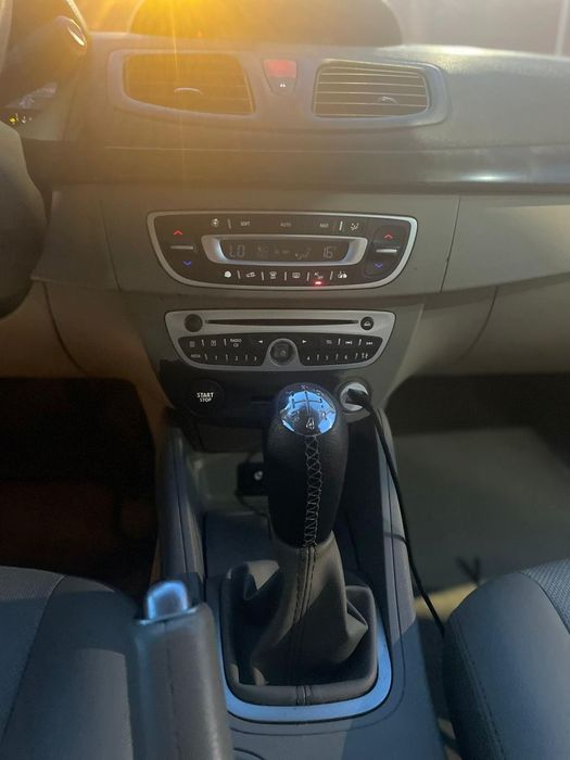 Vând Renault fluence 1.6 3800 €