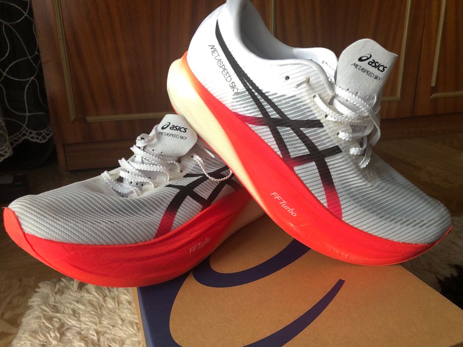 Продавам маратонки Асикс Metaspeed sky +