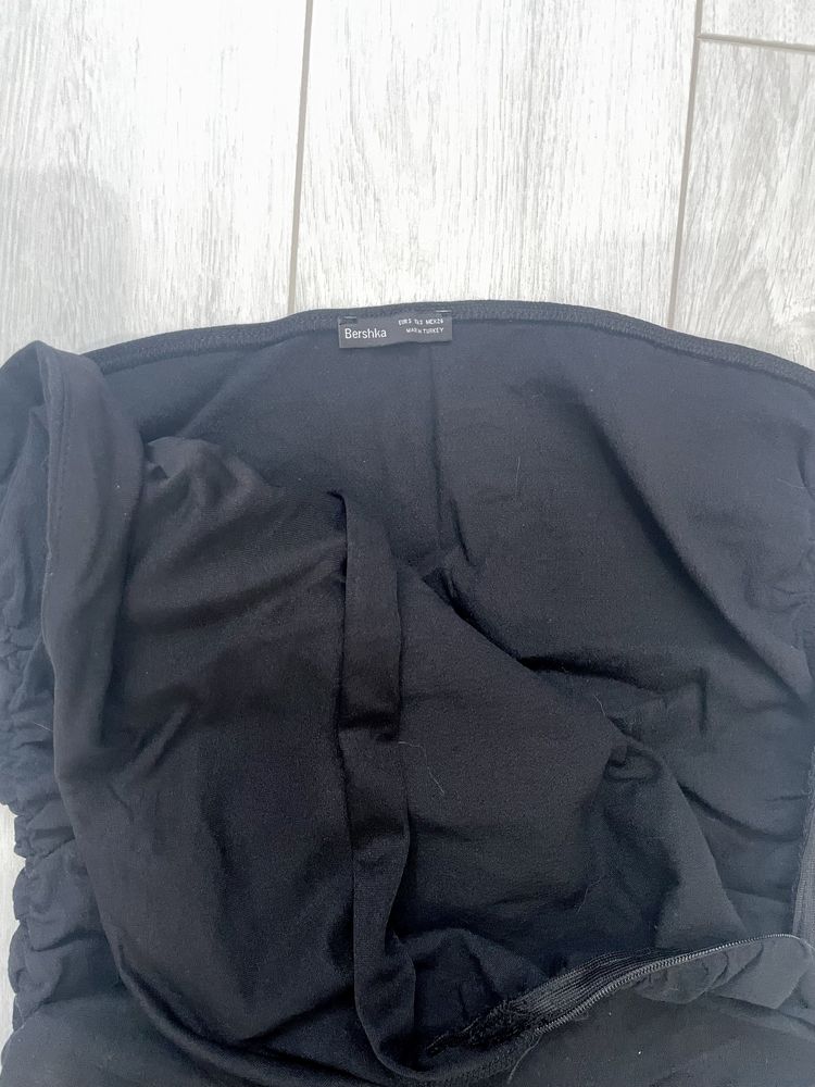 Черна мини рокля Bershka