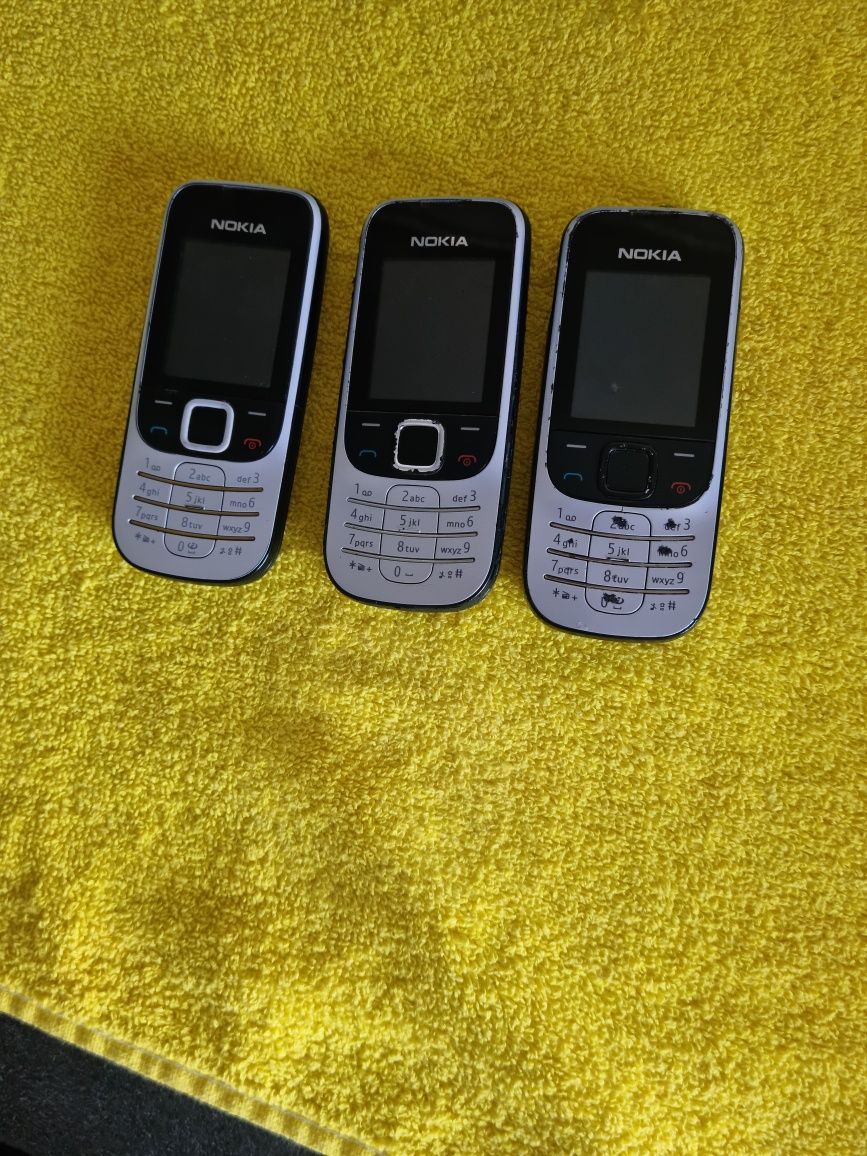 Telefon cu butoane cu incarcator original.  Nokia