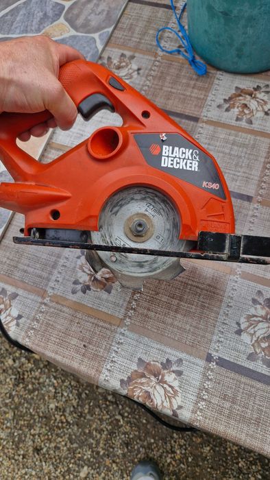 fierăstrău circular Black & Decker model KS40 710 W