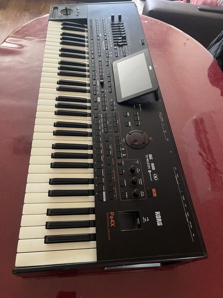 Продавам Korg PA4X 61