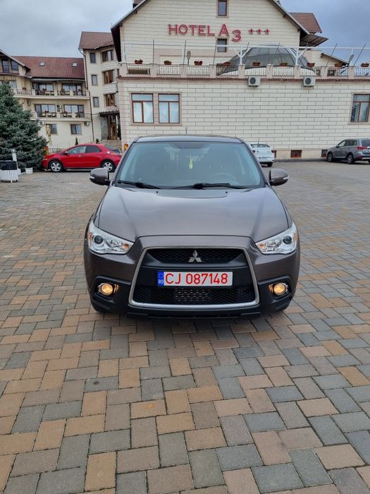 Vând Mitsubishi ASX