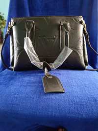 Шикарная сумочка от одного из лучших брендов мира:LOUIS VUITTON .