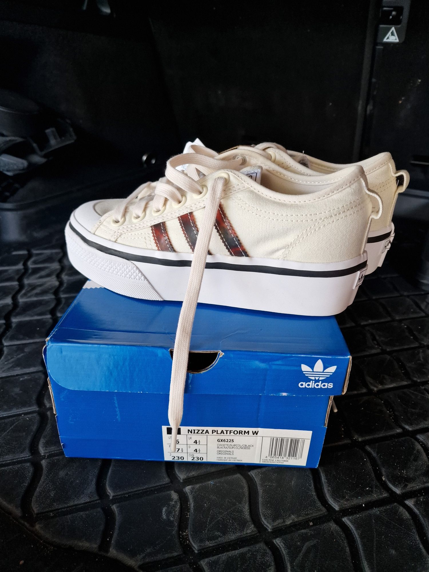 Vand Adidas Nizza Platform W , marimea 38 2/3 si 37 1/3