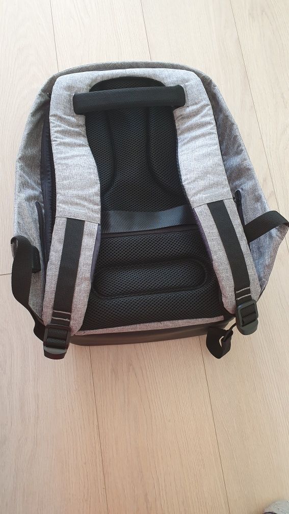 XD Design Rucsac antifurt laptop Bobby Hero Regular Gri Curier OLX