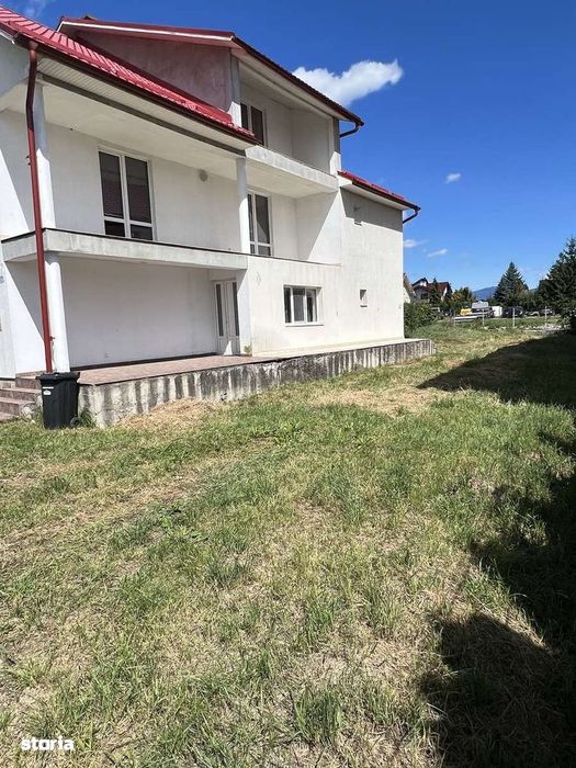 Casa 4,60 arii teren pe strada Nucului
