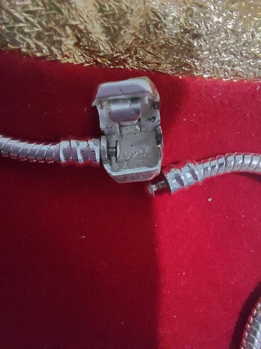 Vând brățară Pandora