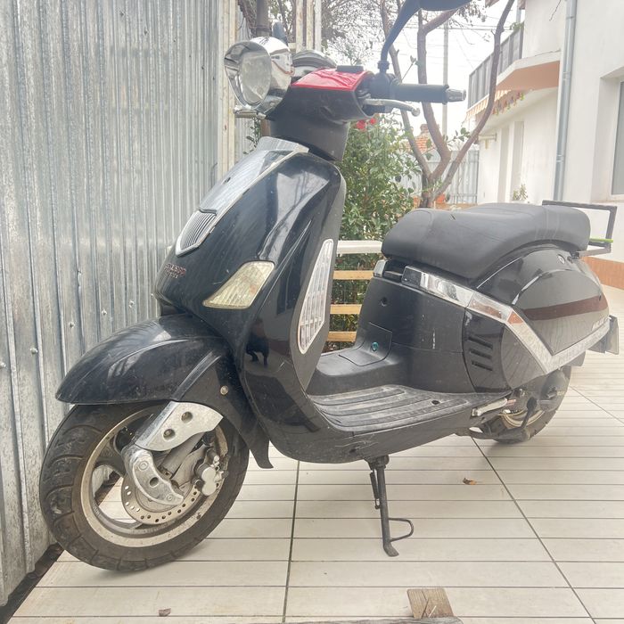 Scuter Pegasso Znen 49 cmc model Vespa doar 412 km