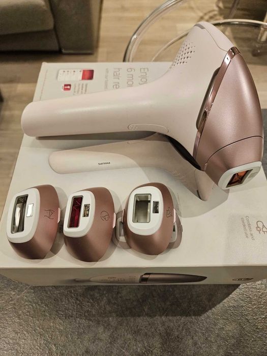 Фотоепилатор Philips Lumea 9000, BRI958