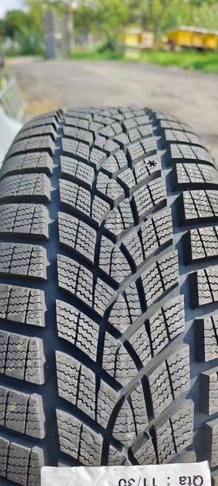 1 Buc. Good Year 215/60/16 Ultra Grip Performance +