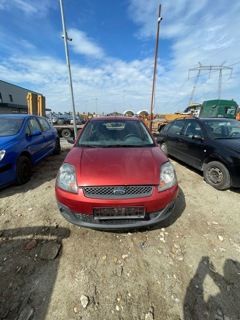 Bara capota aripa usa far trager Ford Fiesta