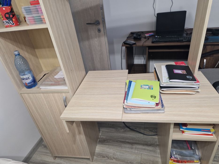 Vând birou,instalează foarte bună