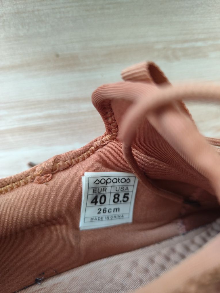 Продавам маратонки унисекс