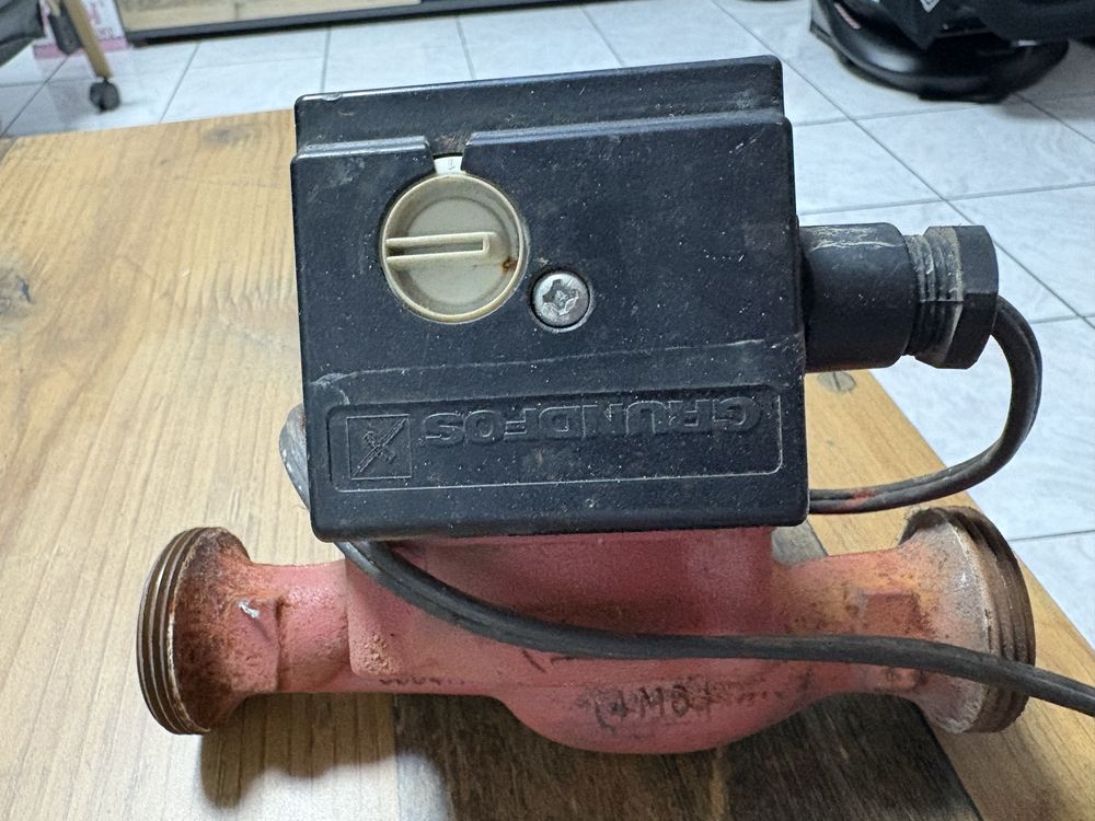 Grundfos 25-40 помпа за парно