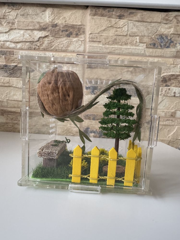 Small enclosure for insects or small reptile