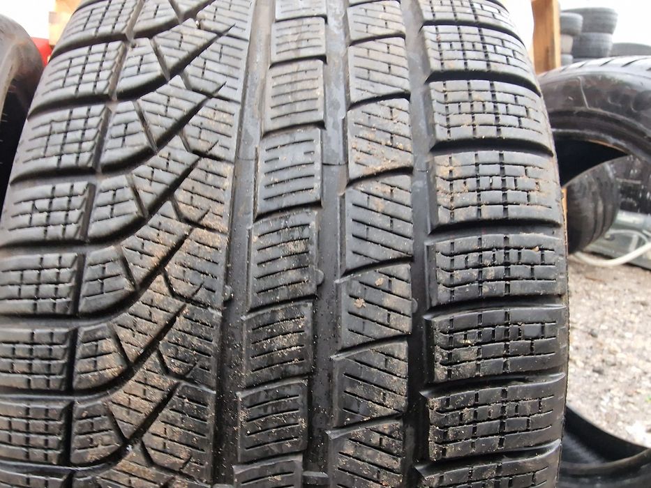 Anvelopă 275/40R19 marca Pirelli, M+S,DOT 2023,P Zero