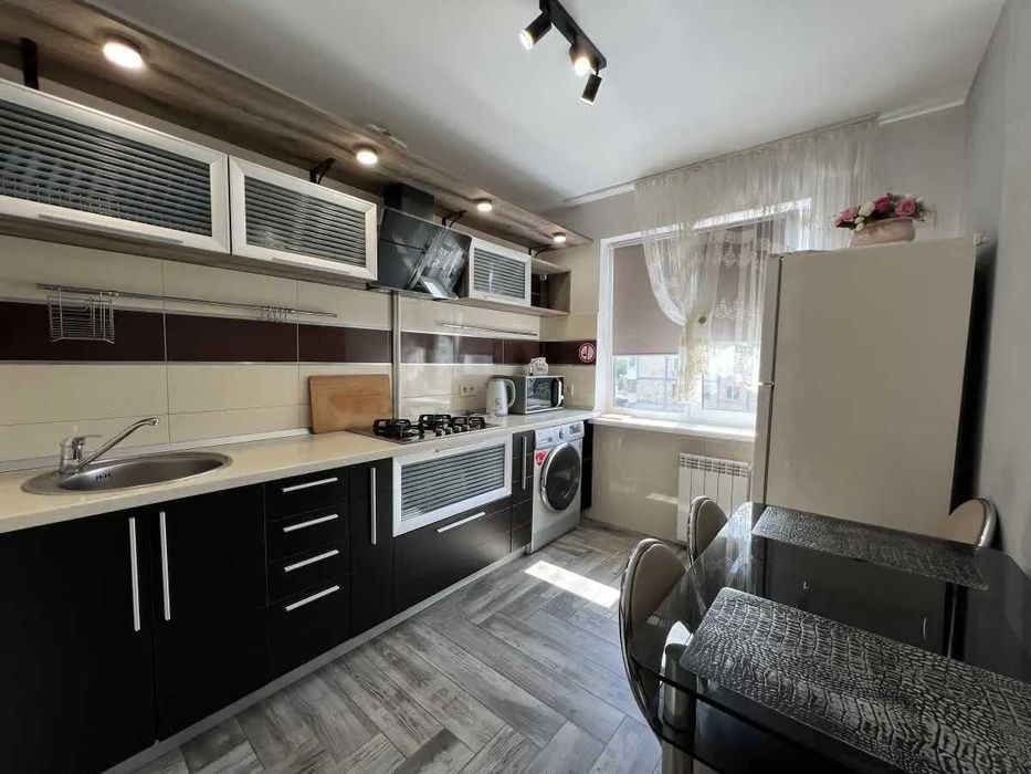 Дава се под наем Двустаен апартамент в София, Център - 63 кв.м за 408 € - Снимка #1