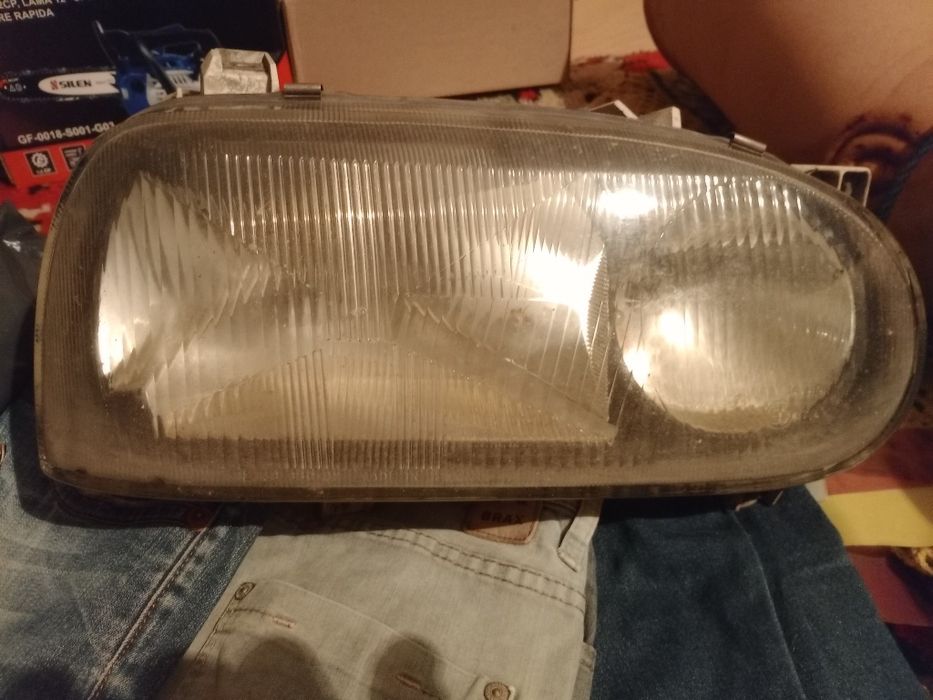 Фар за Голф 3 Хела със халогени бонус