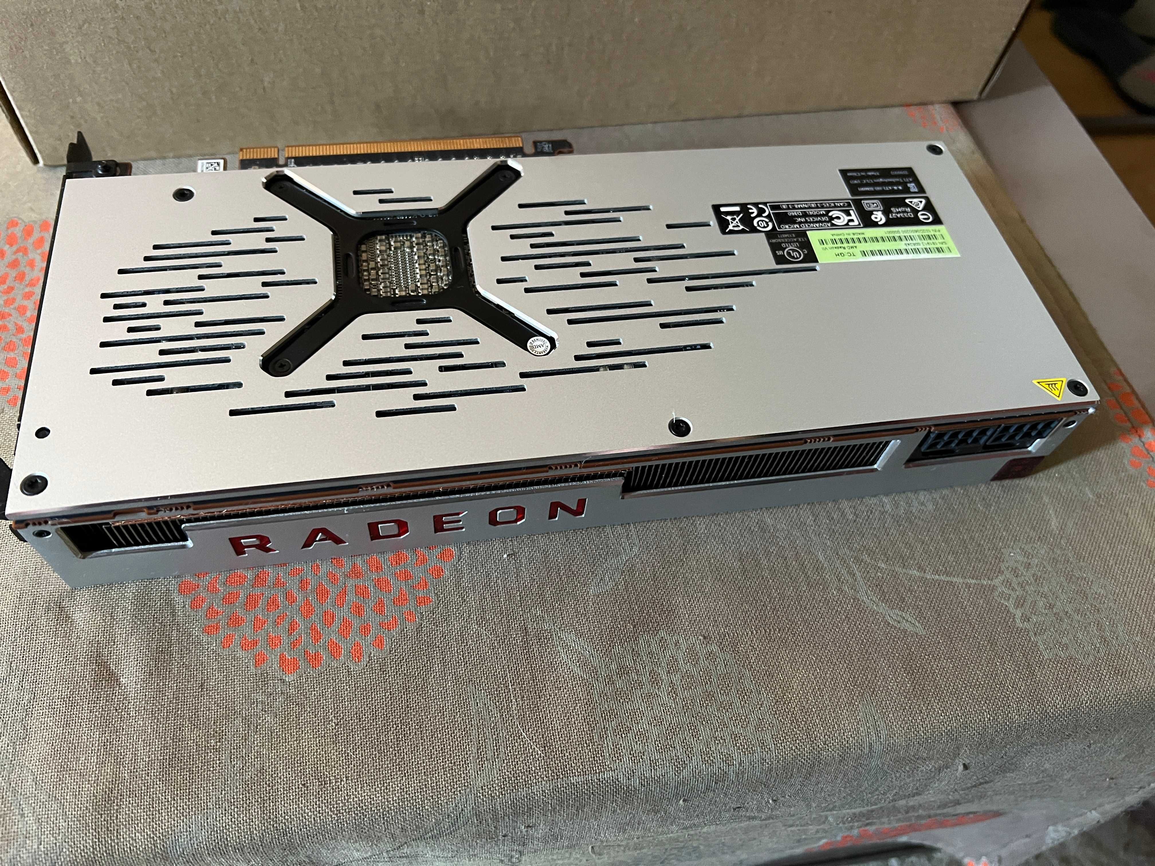 Продавам видеокарта Sapphire AMD RADEON VII 16 GB HBM2