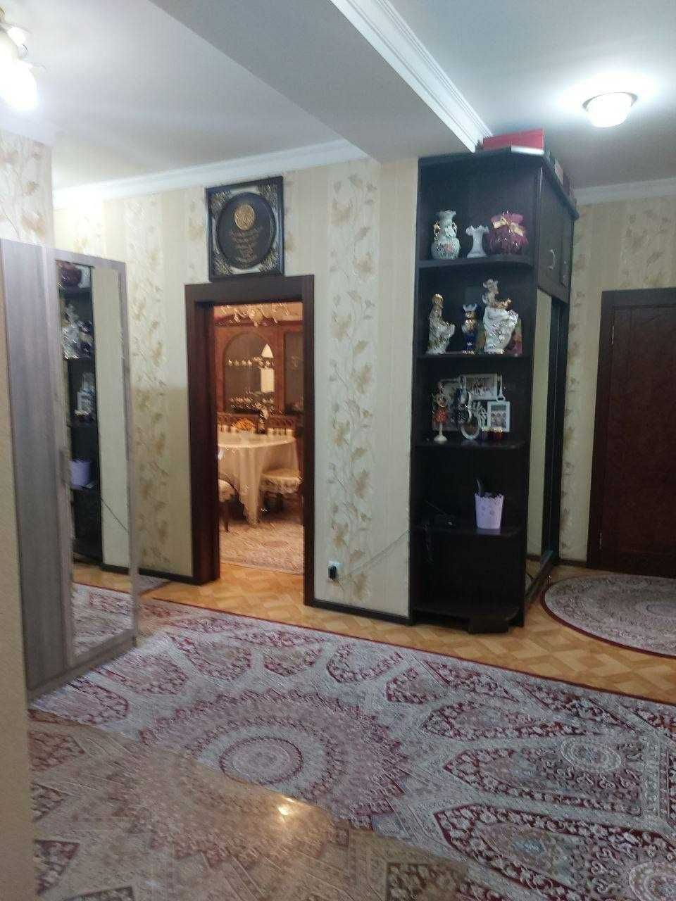 Продаётся 4-комнатная квартира в Юнусабаде, 17 квартал