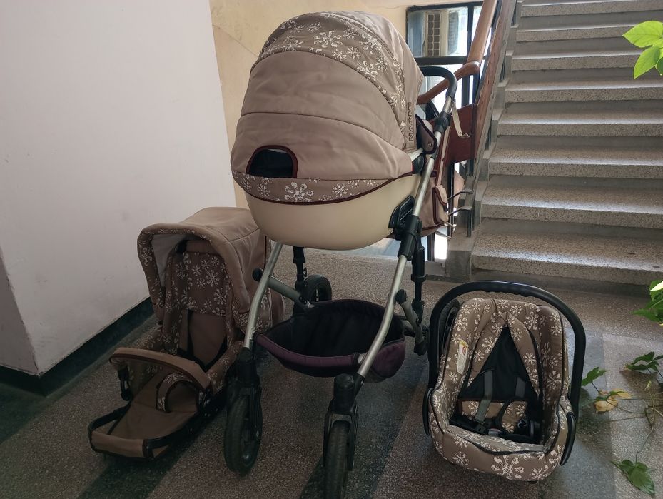 Комбинираната бебешка количка 3 в 1 Dizain Baby Naomi