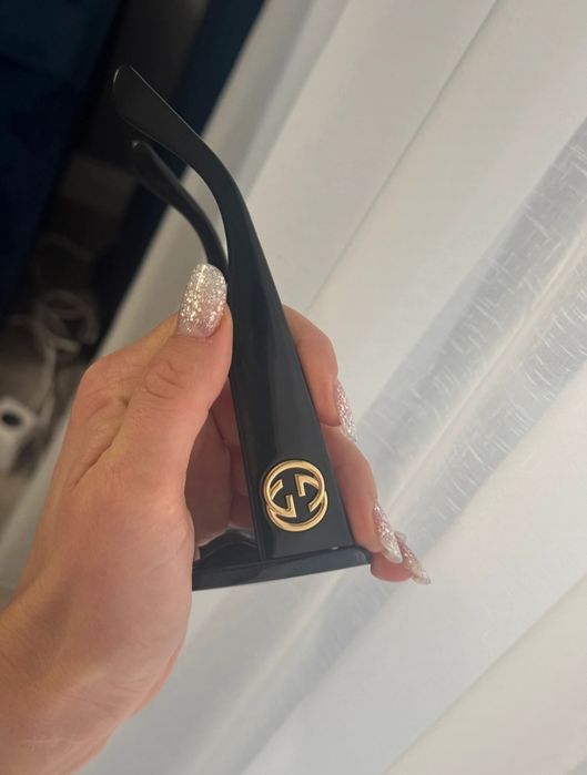 Gucci vând ochelari gucci