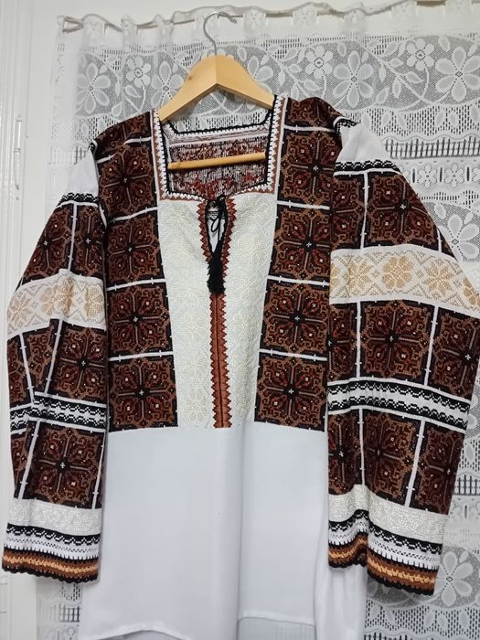 Camasa tradițională de dama