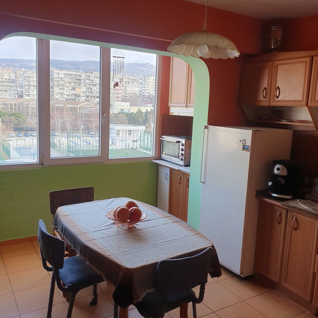 Дава се под наем Четиристаен апартамент в Варна, Младост 2 - 98 кв.м за 612 € - Снимка #3
