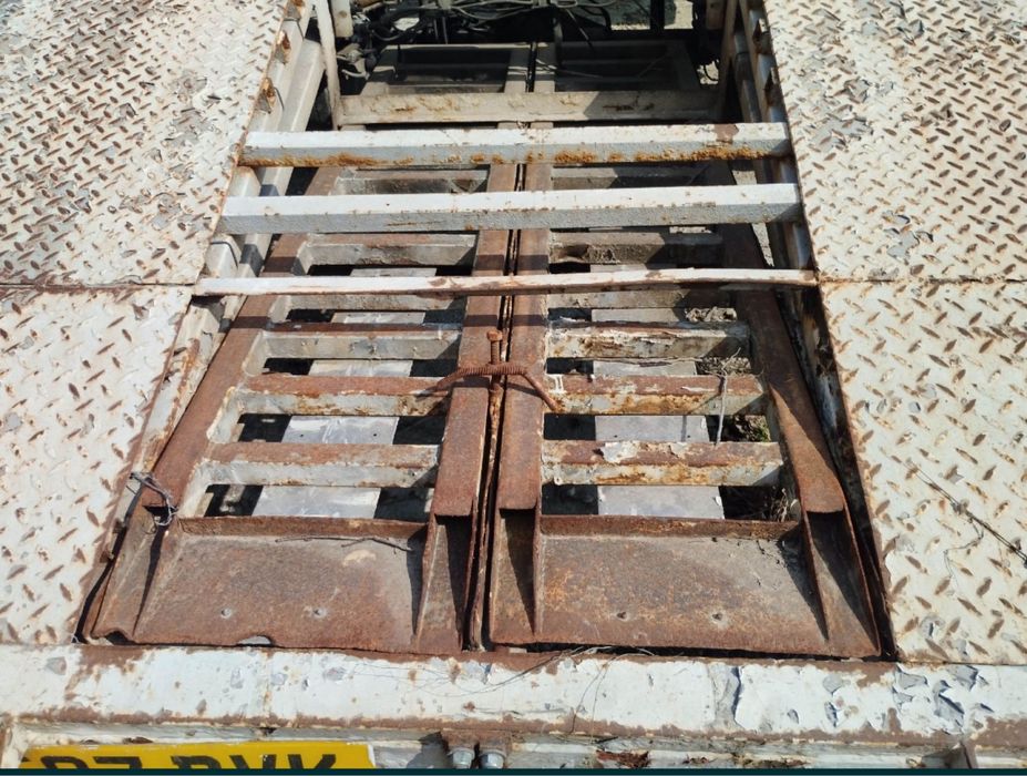 Платформа за пътна помощ с пътеки,с леки забележки