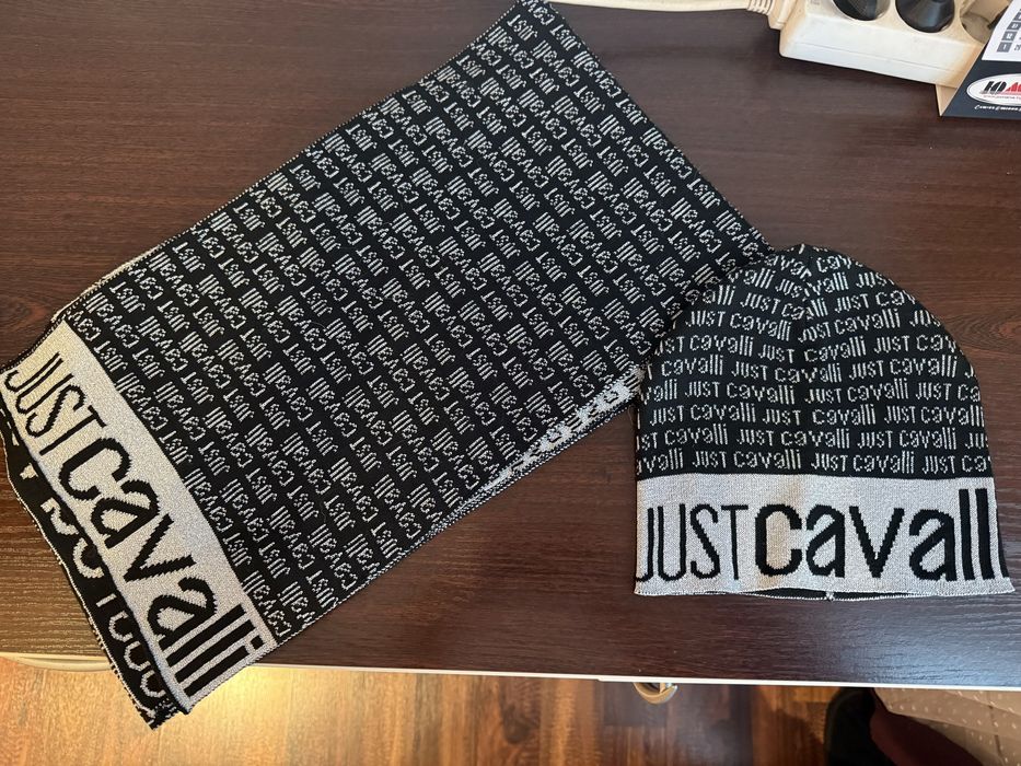 Шапка и шал Roberto Cavalli