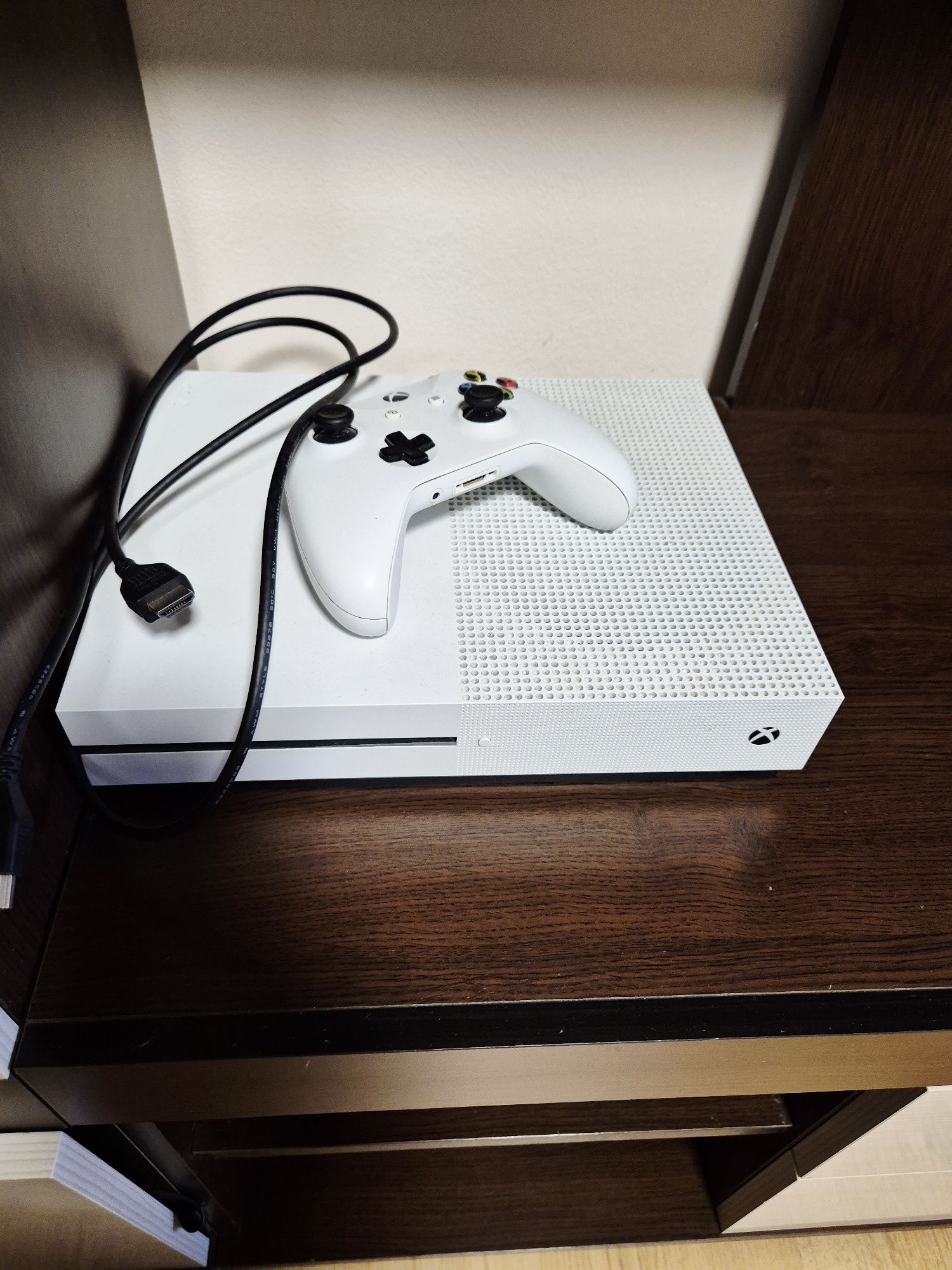 Microsoft Xbox One S 1TB Console -  Бял
1
117686