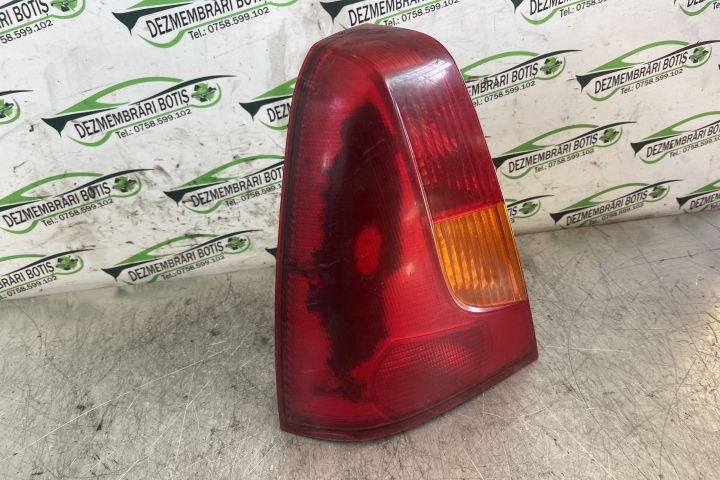 Lampa / Tripla stop stanga pe aripa 8200211020 Dacia Logan prima gene
