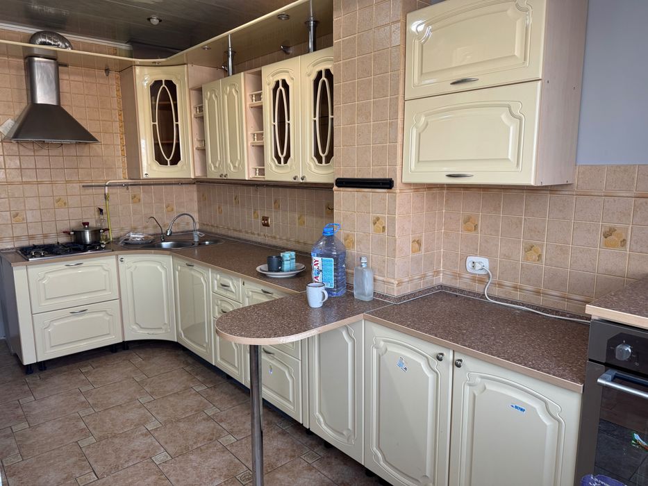 Продам кухонный гарнитур с посуд.мойкой 150.000 тг