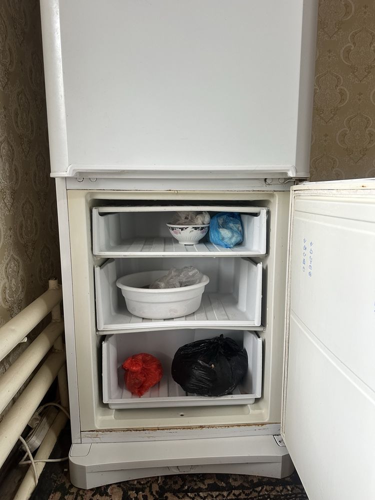 Индезит холодилник сотилади