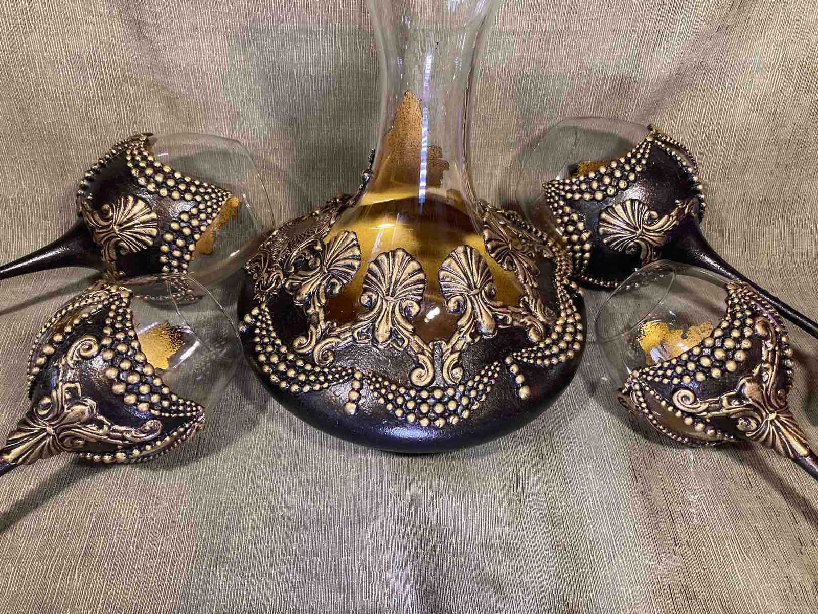 Ръчно декориран сет от 5 части - 4 чаши и декантер в злато