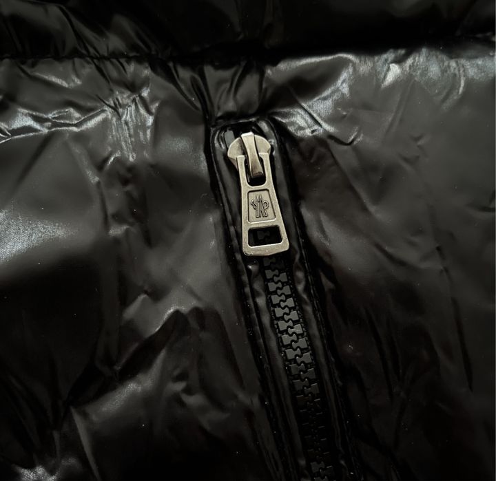 Geaca Moncler lucioasă