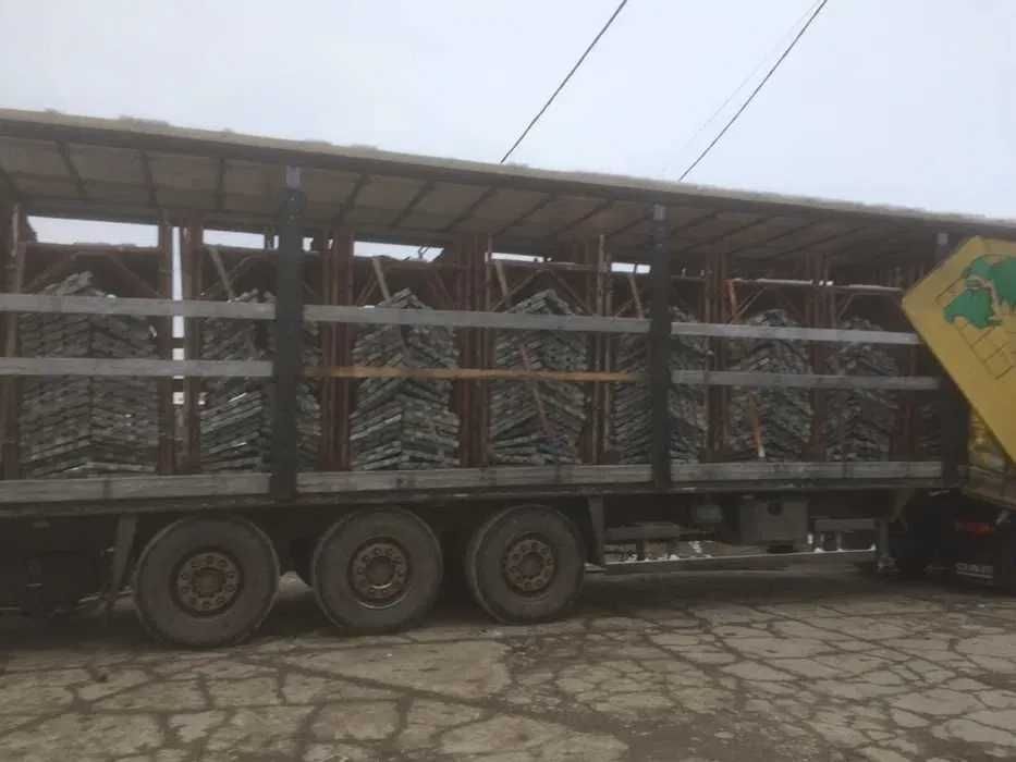 Schelă metalică de închiriat cu montaj autorizat la cerere