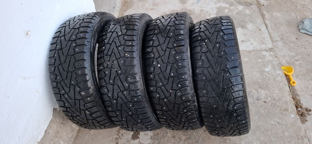 Комплект шипованных зимных шин Pirelli 205/55/16