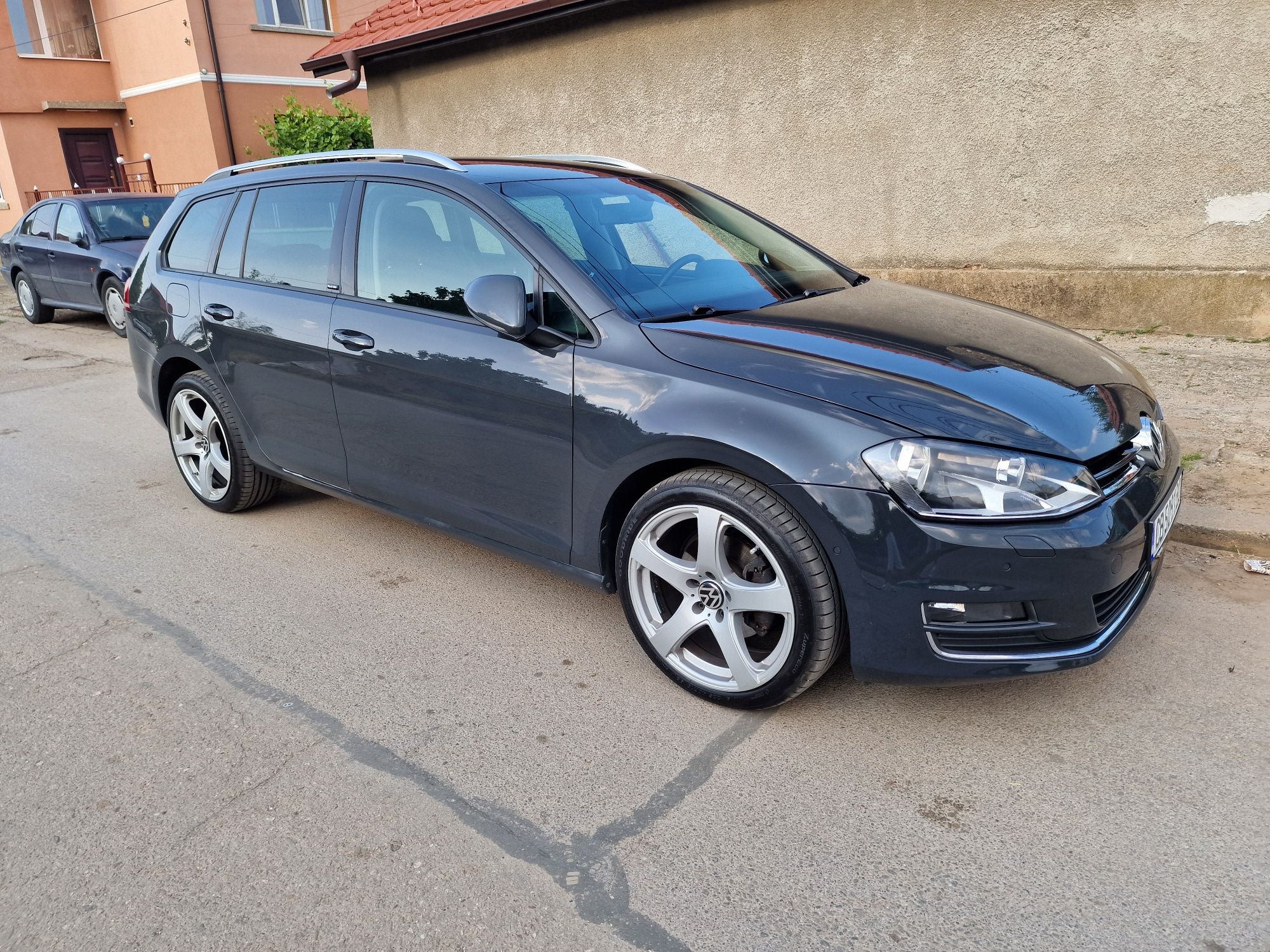 Продавам- Голф 7- 1.6 Tdi. - 110-коня - 2016г.