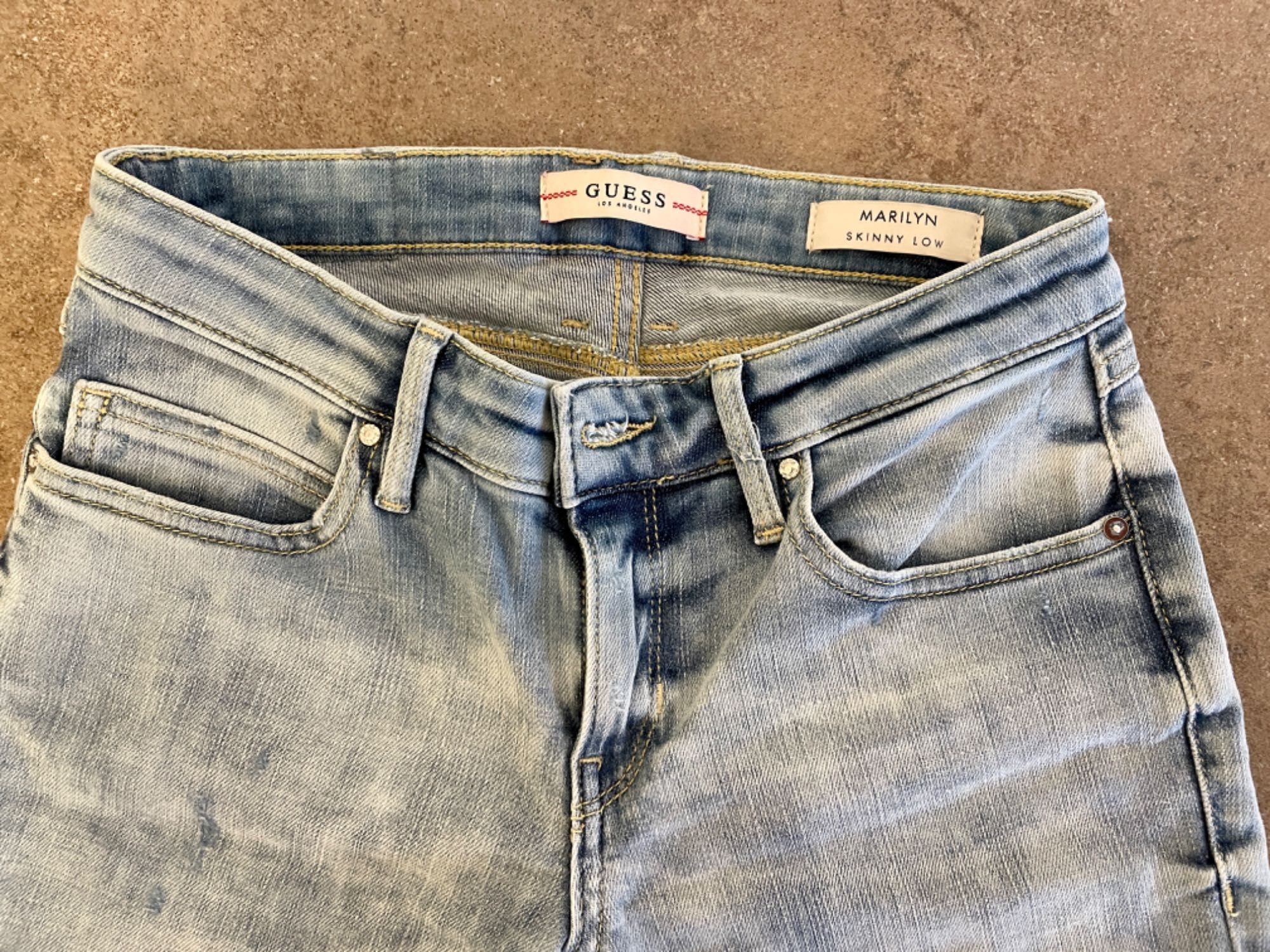 Оригинални дънки Guess 26 номер