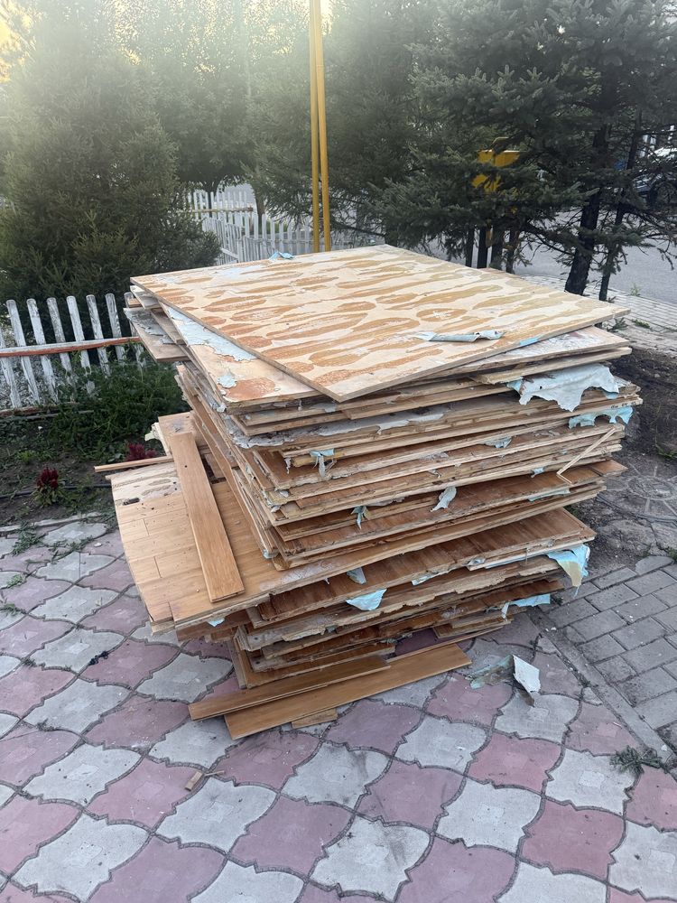 Продам фанеры размер 12 с ламинатом на 40 квадратных метров б/у