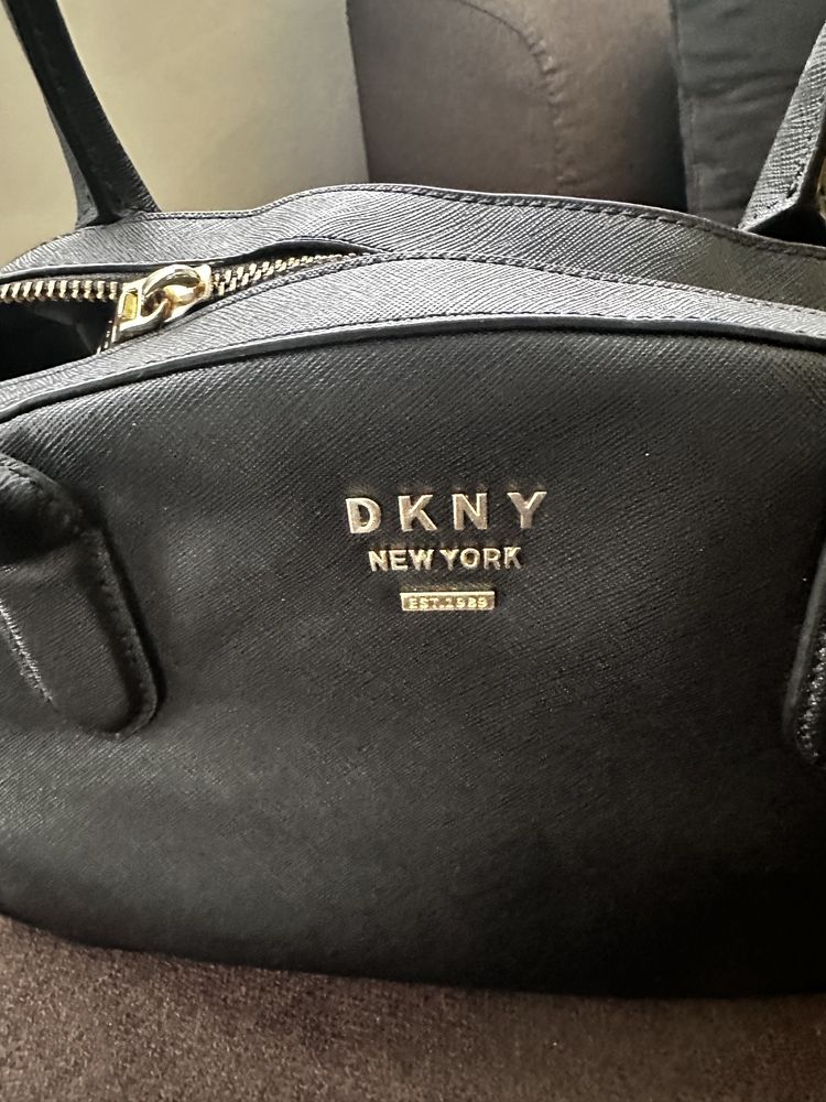 Чанта DKNY Намалена